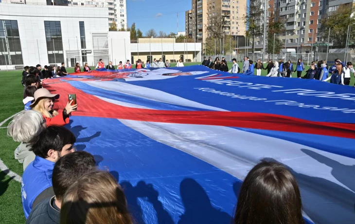 Жители Балашихи провели акцию в честь дня рождения президента России