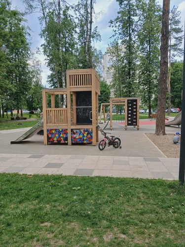 Скверы и детские площадки Балашихи: адреса, где гулять с детьми (2026)