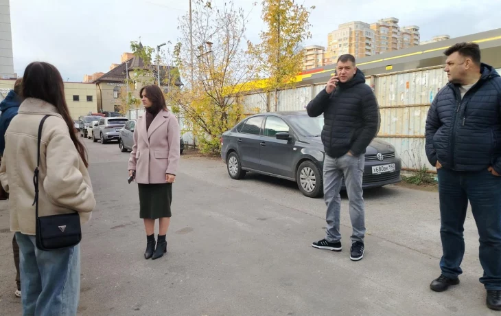 Замглавы Балашихи обошла дворы и площадки в микрорайоне Кучино