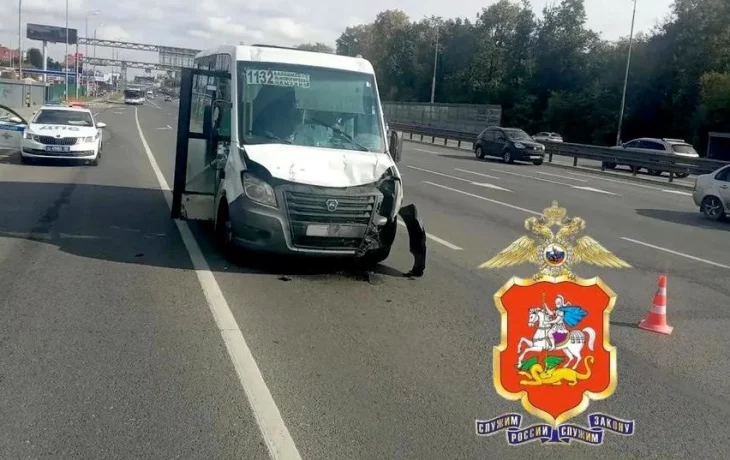 Водитель Infiniti врезался в автобус в Балашихе и скрылся, пострадали четверо Водитель Infiniti врезался в автобус в Балашихе и скрылся, пострадали четверо